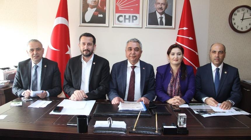 Hakverdi; &ldquo;Kendisini CHP&rsquo;nin &ouml;n&uuml;ne koyanlara hanımları bile oy vermeyecek&rdquo;