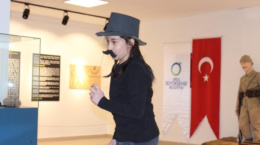 Minikler en iyi masalı anlatmak i&ccedil;in yarıştı