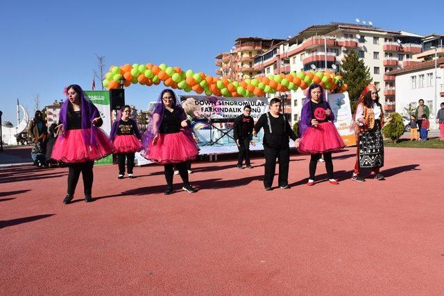 Down Sendromlu minkler doyasıya eğlendi