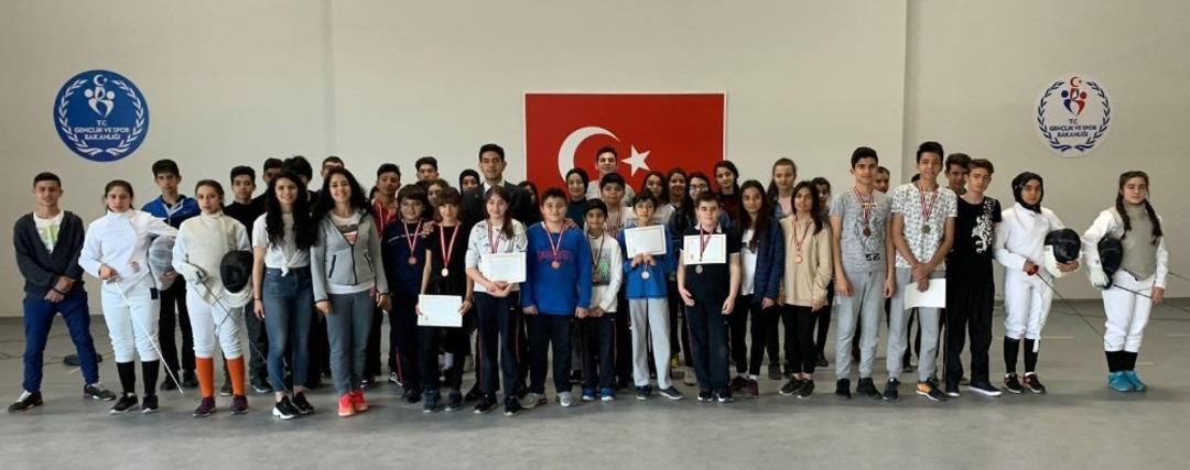 SANKO Okulları eskrimde de iddialı