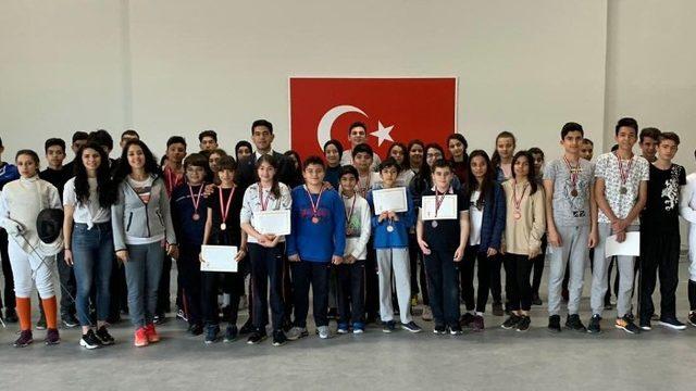 SANKO Okulları eskrimde de iddialı