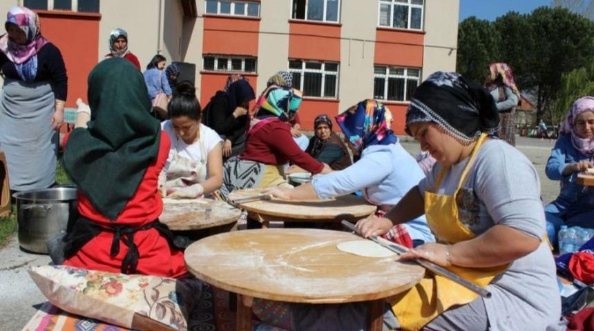 Minik Eller mahsullerini topladı