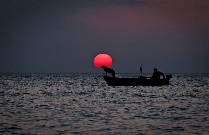 Güneşin suya kavuştuğu anı yakalamak için yarıştılar G1