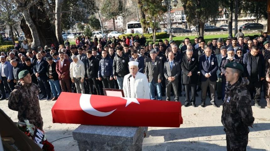 Kalbine yenik d&uuml;şen &ouml;zel harekat polisi defnedildi