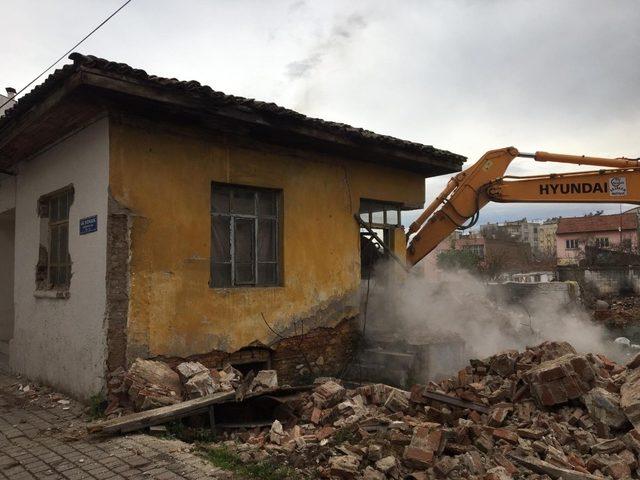 Aykonut alanında yıkım çalışmalarına başlandı