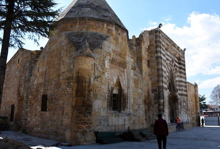 800 yıllık gök bilim medresesine 'bilimsel' restorasyon G2