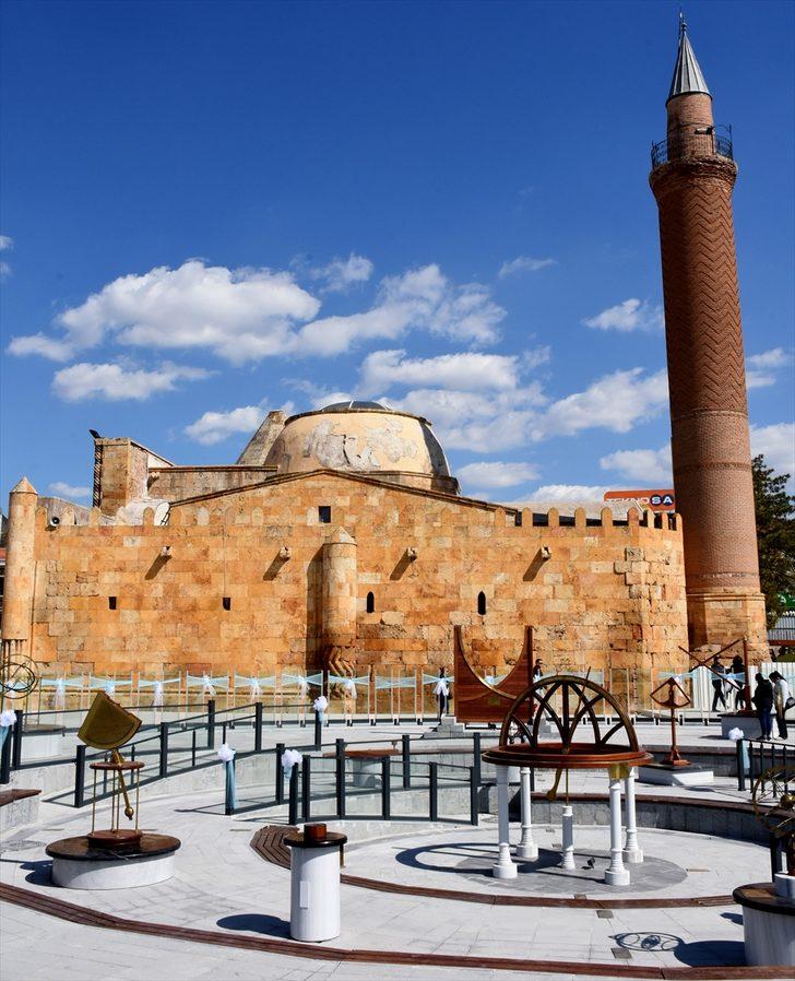 800 yıllık gök bilim medresesine 'bilimsel' restorasyon G4