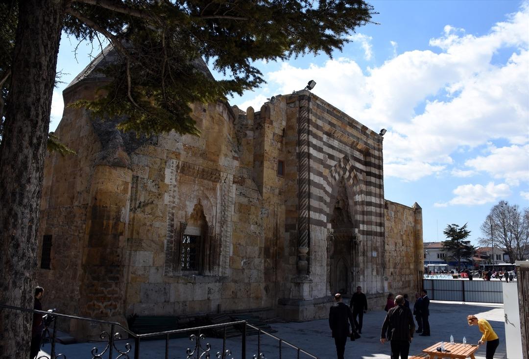 800 yıllık g&ouml;k bilim medresesine 'bilimsel' restorasyon