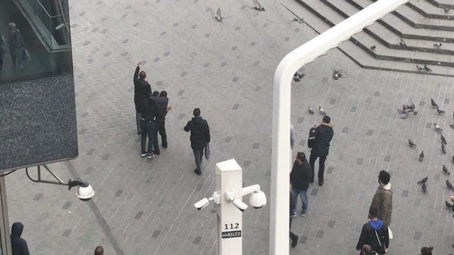 Taksim'de vatandaşlar kapkaççıyı böyle yakaladı