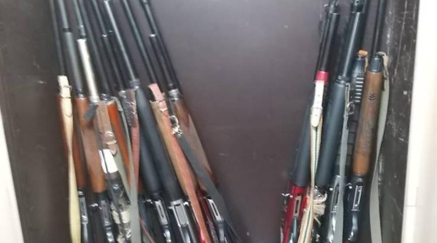 Kars&rsquo;ta ka&ccedil;ak avcılara darbe