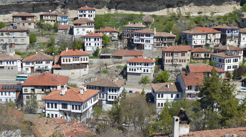 Yapımındaki ince detaylarıyla kendine hayran bırakıyor