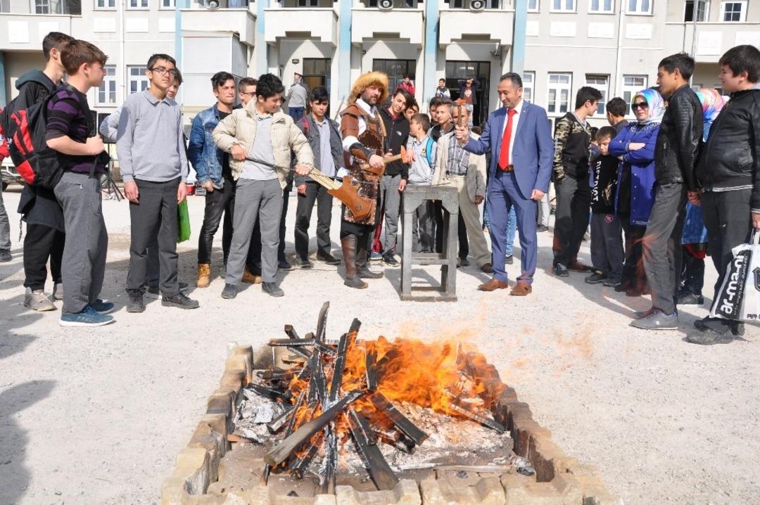 &Ouml;ğrencilerin Nevruz coşkusu