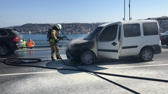 15 Temmuz Şehitler Köprüsü'nde polis aracı yandı- 1