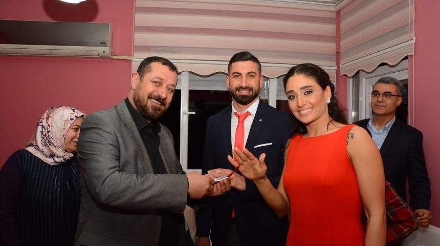 Kaleci Muammer &ouml;m&uuml;rl&uuml;k imza atacak