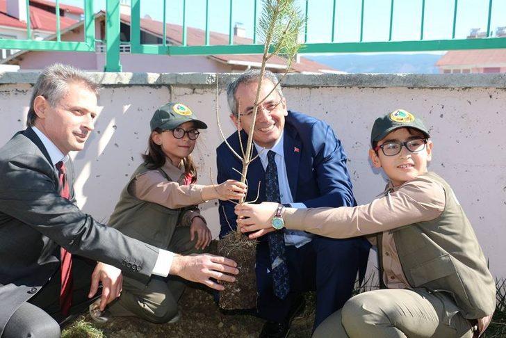 İlk fidan Tosya Kaymakamı Deniz Pişkin’den G4