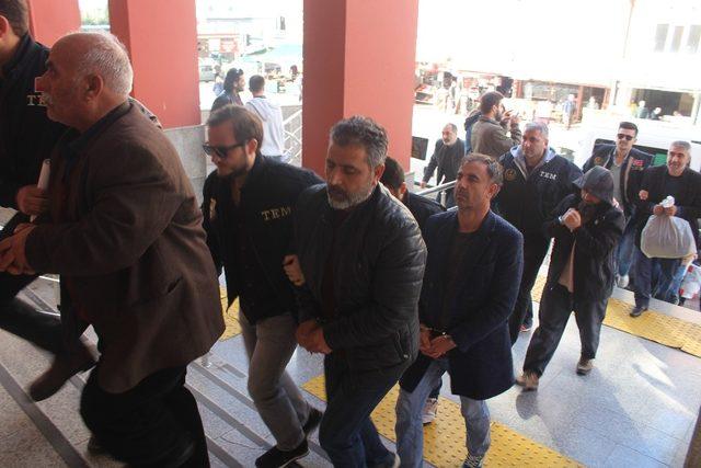 Kocaeli’deki terör operasyonunda gözaltına alınan 14 kişi adliyeye sevk edildi
