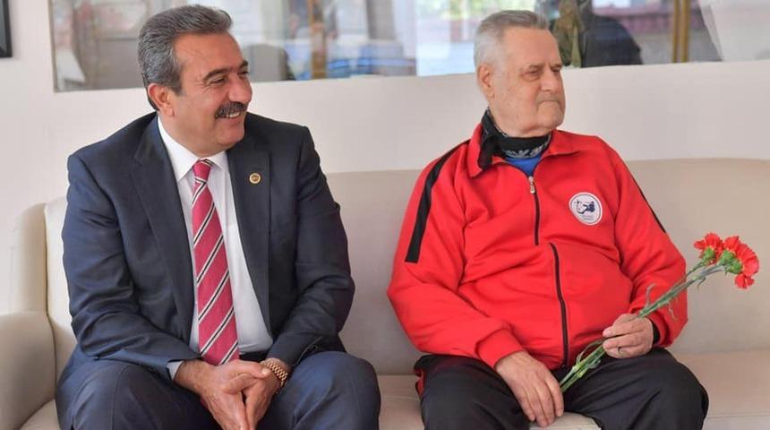 Başkan &Ccedil;etin&rsquo;den efsane hakemlerden İlyas Ayan&rsquo;a ziyaret