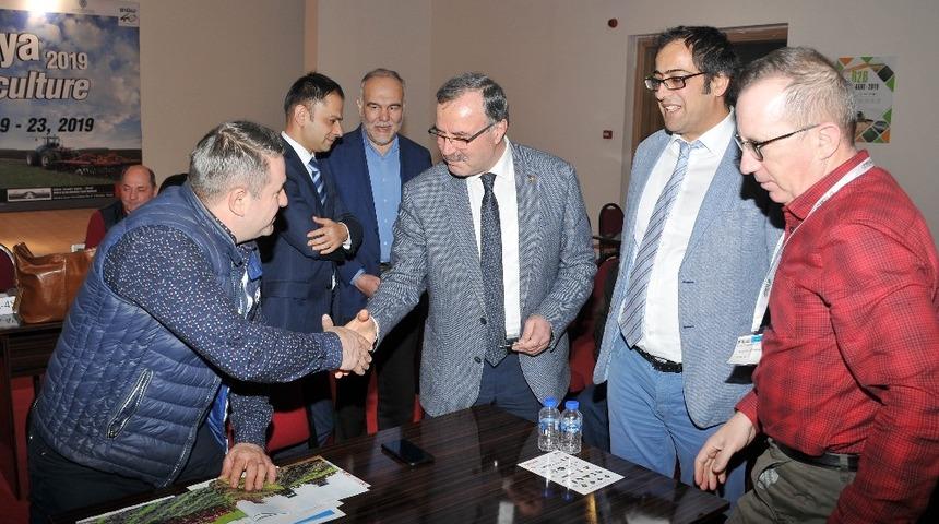 Başkan K&uuml;t&uuml;kc&uuml;&rsquo;den Tarım Fuarı&rsquo;na hayırlı olsun ziyareti