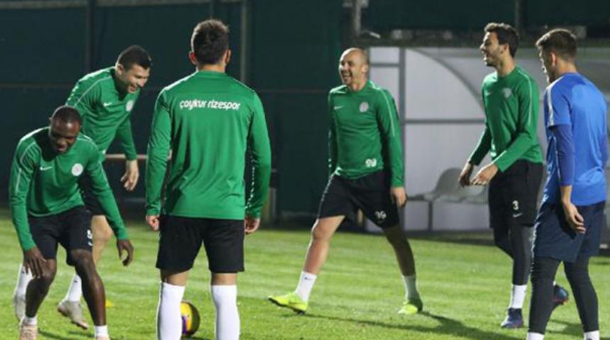 Çaykur Rizespor Antalya'da kampa girdi
