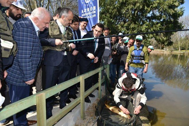 Başkan sevgiye olta attı