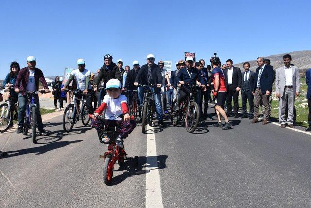 Dargeçit’te bisiklet sürüşü ile madde bağımlılığına dikkat çekildi