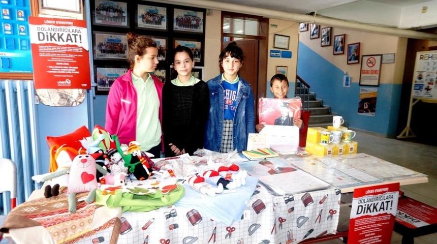 G&ouml;n&uuml;ll&uuml; &ouml;ğrencilerden &ouml;rnek davranış