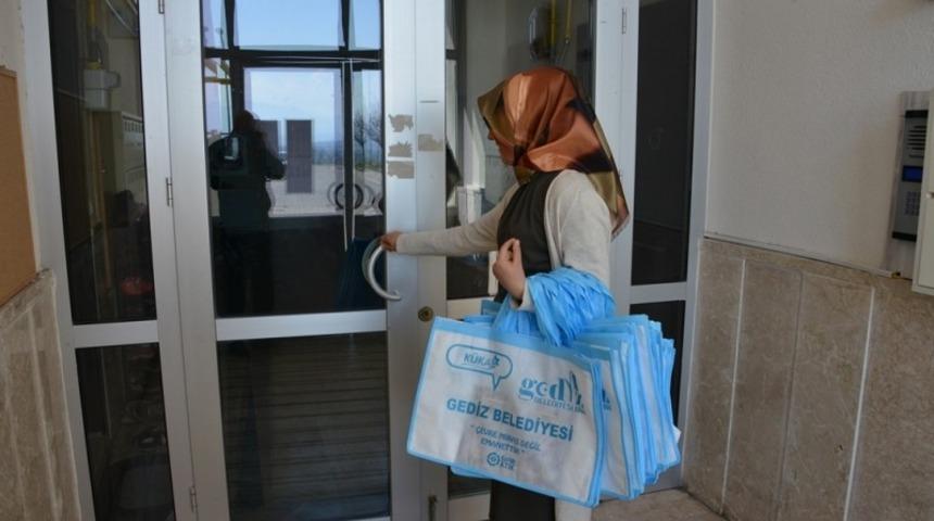 Gediz Belediyesi’nden çevre dostu bez torba