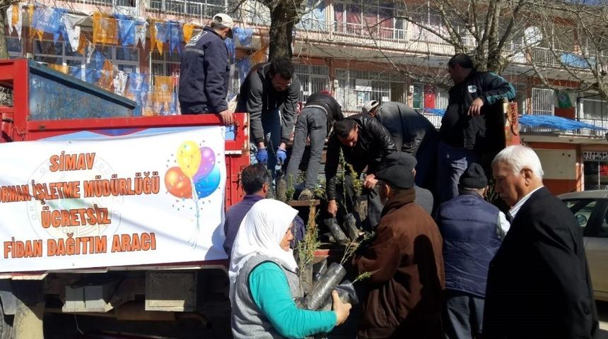 Pazarlar&rsquo;da &uuml;cretsiz 3 bin fidan dağıtıldı