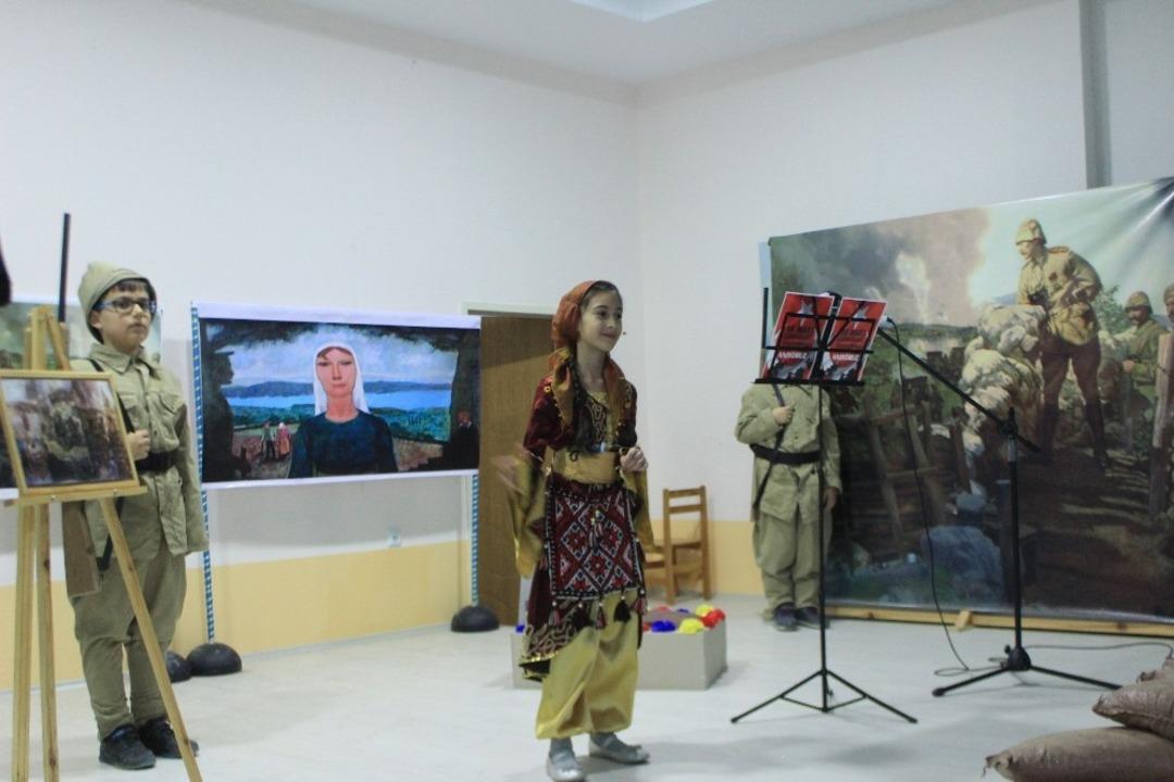 Bir Kitap da Sen Anlat yarışmasında &ouml;ğrenciler kıyasıya yarıştı