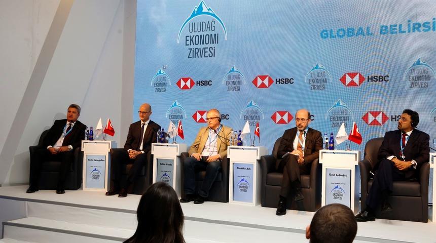 Uludağ Ekonomi Zirvesi’nde ‘Global Belirsizlikte Büyüme’ tartışıldı