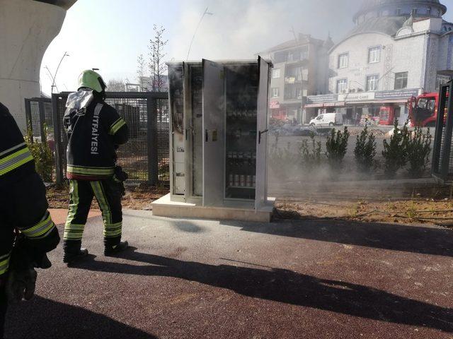 Park içindeki trafo alev aldı