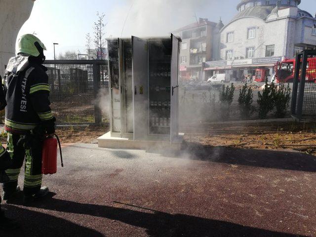 Park içindeki trafo alev aldı