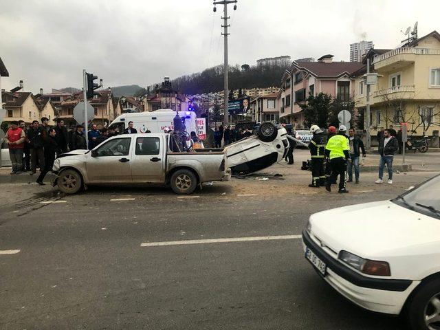 Otomobil ile pikap çarpıştı: 1 ağır yaralı