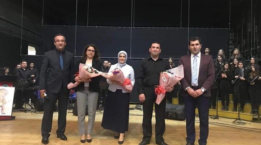 Aşık Veysel, t&uuml;rk&uuml;leriyle anıldı