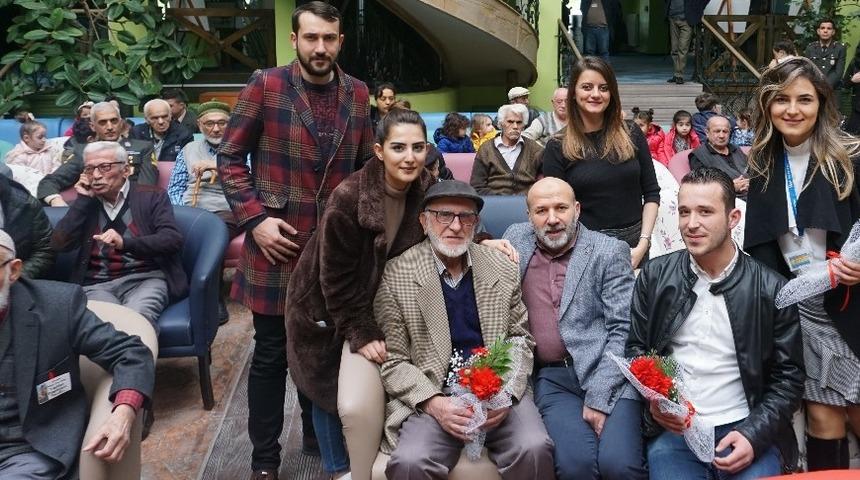 Hastane yönetiminden yaşlılara moral