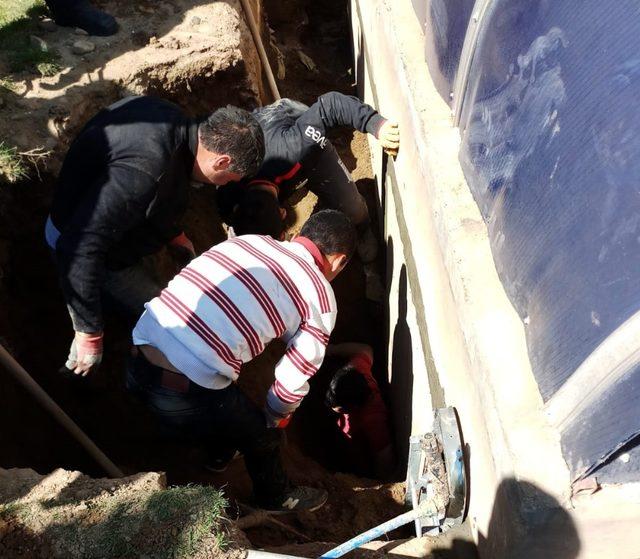 Yabancı uyruklu işçi çöken otopark inşaatının altında kaldı