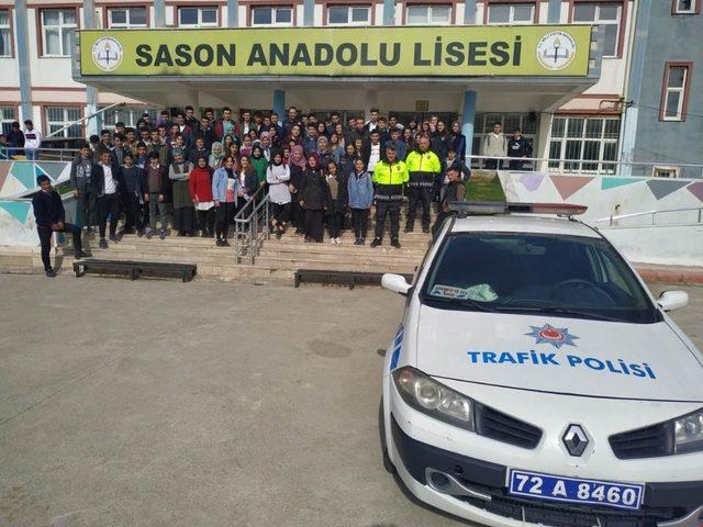 Öğrencilere teknoloji bağımlılığı ve trafik kuralları eğitimi verildi