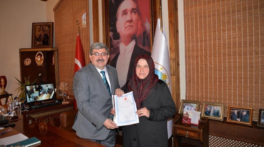 Başkan Can 40 yıllık tapu sorununu &ccedil;&ouml;zd&uuml;