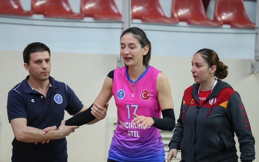 Galatasaray HDI Sigorta yarı finale y&uuml;kselen ilk takım oldu