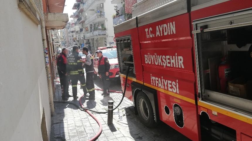 Bodrum katta &ccedil;ıkan yangın paniğe neden oldu