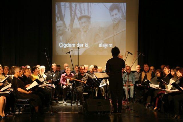 Aşık Veysel t&uuml;rk&uuml;leri ile anıldı 1