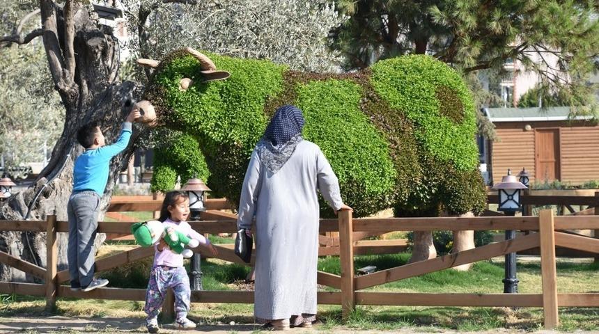 Aliağa&rsquo;nın &Ccedil;iftliği vatandaşların ilgi odağı oldu