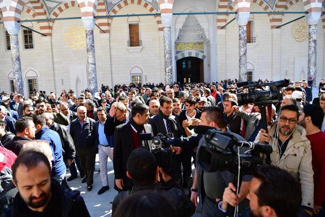 İmamoğlu cuma namazını Çamlıca Camii'nde kıldı