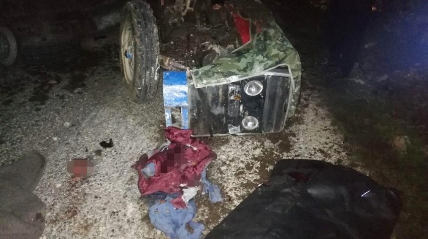 Traktör devrildi: 1 ölü, 1 yaralı