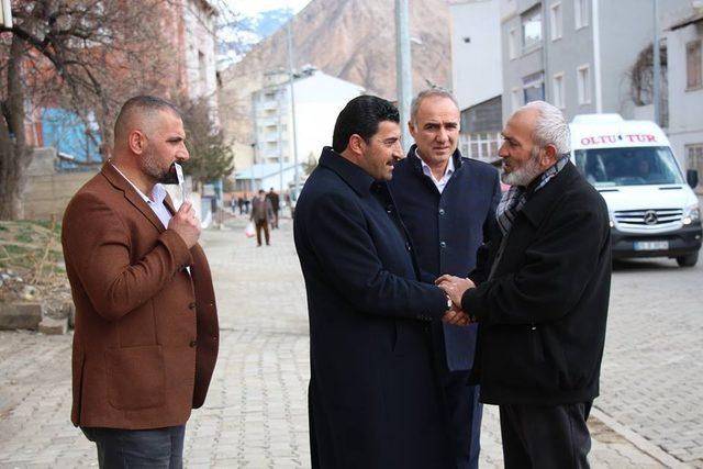 Oltu Belediye Başkan adayı Celal Çelebi sıkmadık el bırakmıyor