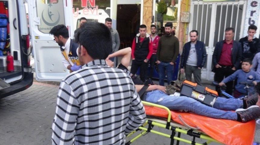 Adıyaman&rsquo;da bı&ccedil;aklı kavga: 1 Yaralı
