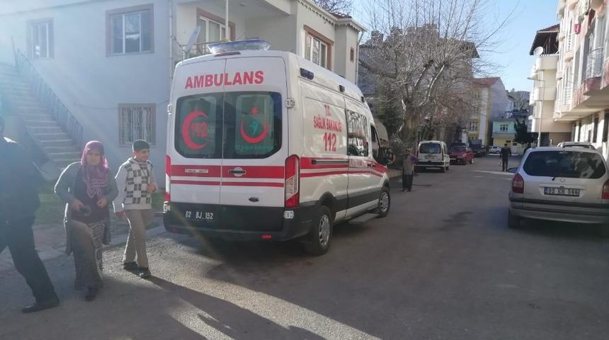 Y&uuml;ksekten d&uuml;şen adam yaralandı