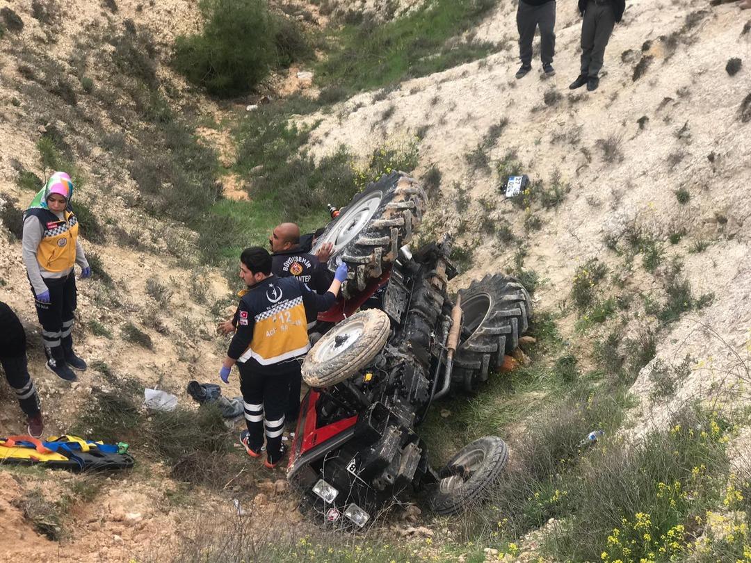 Kullandığı trakt&ouml;r&uuml;n altında kaldı, 24 saat sonra kurtarıldı