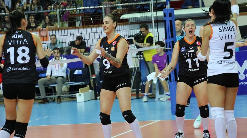 Eczacıbaşı VitrA Kupa Voley'de yarı finalde