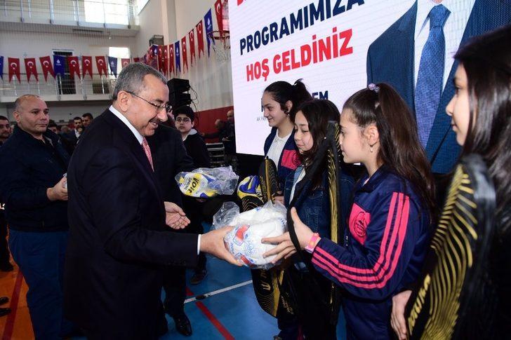 İsmail Erdem: "Ataşehir sporun merkezi olacak"